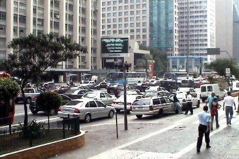 Giselle Beiguelman &laquo;Poetrica&raquo; | S&atilde;o Paulo, Avenida Paulista