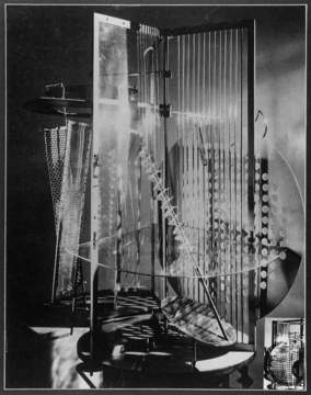 L&aacute;szl&oacute; Moholy-Nagy &laquo;Light Display: Black-White-Grey&raquo; | Light prop for Licht-Raum-Modulator
